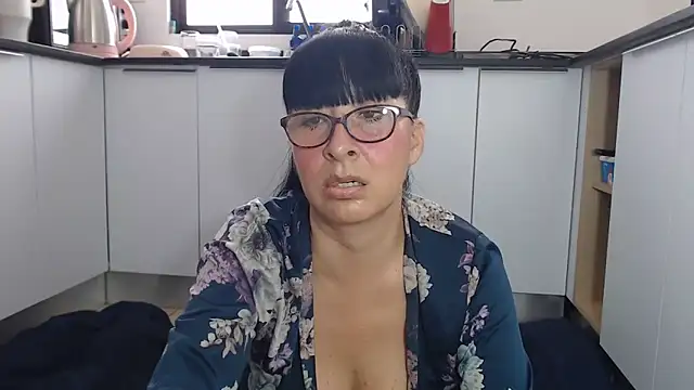 Snapshot of HellenLatin chatting on May 2026 07:10:02 PM HellenLatin online show from May 2026 07:10:02 PM
