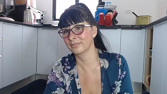 Snapshot of HellenLatin chatting on May 2026 06:42:02 PM HellenLatin online show from May 2026 06:42:02 PM