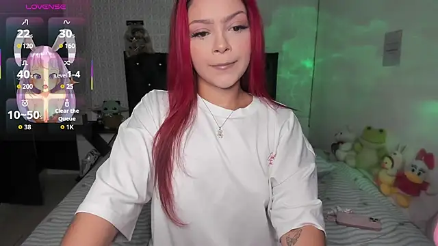 Snapshot of redgirlofficial chatting on May 2026 12:30:02 AM redgirlofficial online show from May 2026 12:30:02 AM