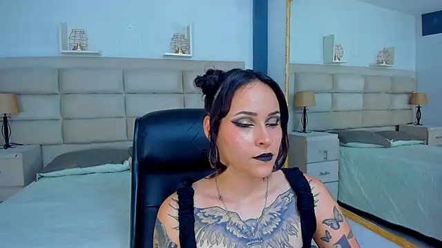 AnnyThompson  online show from November 2025 09:02:02 PM