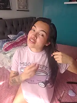 lauvelez   online show from February 2026 02:34:01 PM