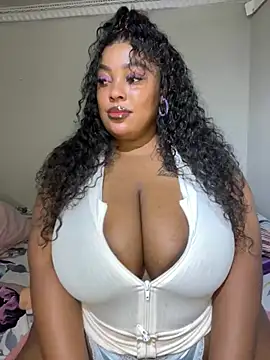 Snapshot of Katamia25 chatting on December 2024 07:32:02 PM Katamia25 online show from December 2024 07:32:02 PM