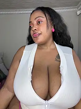 Snapshot of Katamia25 chatting on February 2025 03:35:01 AM Katamia25 online show from February 2025 03:35:01 AM