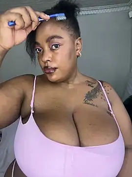 Snapshot of Katamia25 chatting on February 2025 01:58:01 AM Katamia25 online show from February 2025 01:58:01 AM
