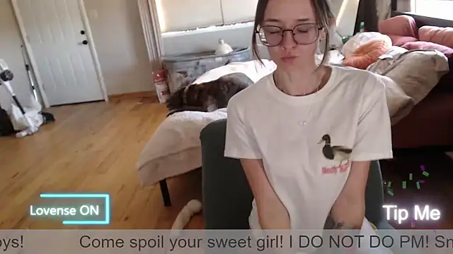 Plantbabeee online show from April 2026 07:26:01 PM