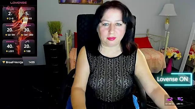 Julia Dean online show from February 2025 04:22:01 PM