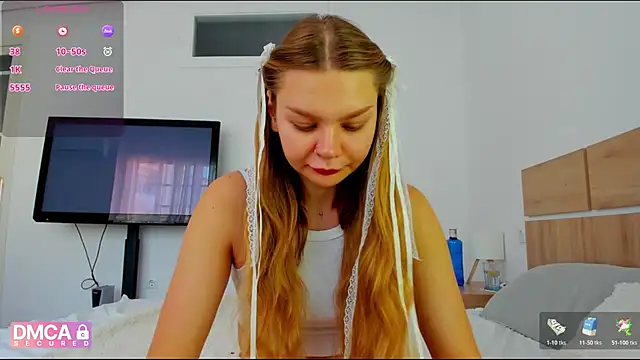 Snapshot of Molly_sweetie chatting on May 2026 06:19:02 AM Molly sweetie online show from May 2026 06:19:02 AM
