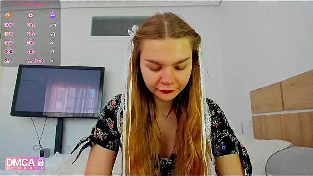 Snapshot of Molly_sweetie chatting on May 2026 06:33:01 AM Molly sweetie online show from May 2026 06:33:01 AM