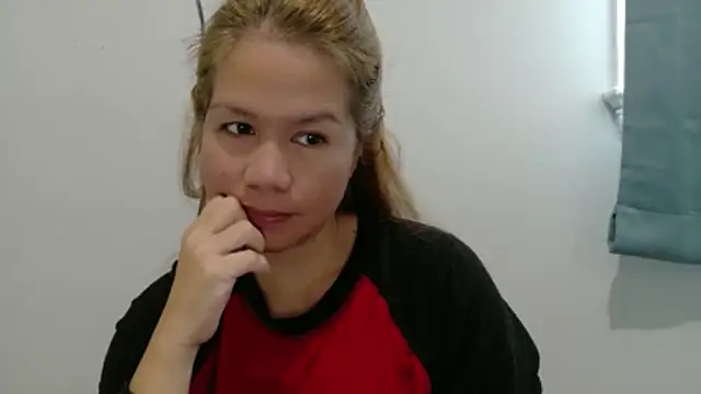 Snapshot of XLennaMX chatting on February 2026 03:22:01 PM XLennaMX online show from February 2026 03:22:01 PM