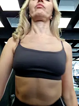 Snapshot of Miss____Mia_ chatting on February 2025 12:11:02 PM Miss    Mia  online show from February 2025 12:11:02 PM