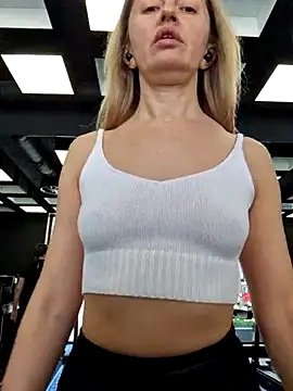 Snapshot of Miss____Mia_ chatting on February 2025 09:32:02 AM Miss    Mia  online show from February 2025 09:32:02 AM