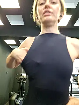 Snapshot of Miss____Mia_ chatting on February 2025 12:09:02 PM Miss    Mia  online show from February 2025 12:09:02 PM