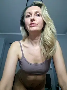 Snapshot of Miss____Mia_ chatting on March 2025 05:50:01 PM Miss    Mia  online show from March 2025 05:50:01 PM