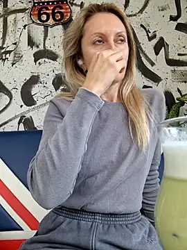 Snapshot of Miss____Mia_ chatting on October 2025 12:11:01 PM Miss    Mia  online show from October 2025 12:11:01 PM