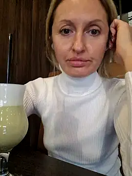 Snapshot of Miss____Mia_ chatting on October 2025 12:17:02 PM Miss    Mia  online show from October 2025 12:17:02 PM