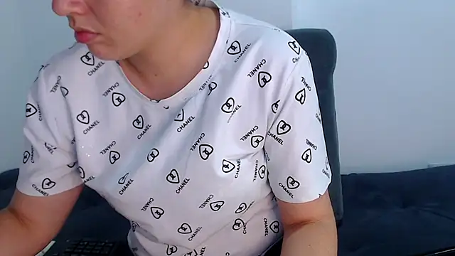 sofi-rojas1 online show from November 2025 11:04:02 PM