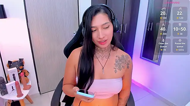 Snapshot of LouaneBourVip chatting on December 2025 11:42:01 PM LouaneBourVip online show from December 2025 11:42:01 PM