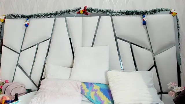  aurora18  online show from November 2025 03:06:01 AM