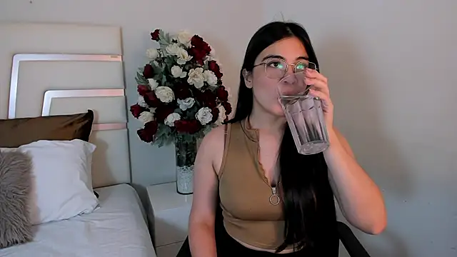 CamilaSofiia online show from February 2025 07:48:02 PM