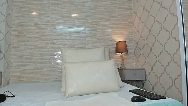 ZoeSmitth online show from January 2025 12:06:01 PM