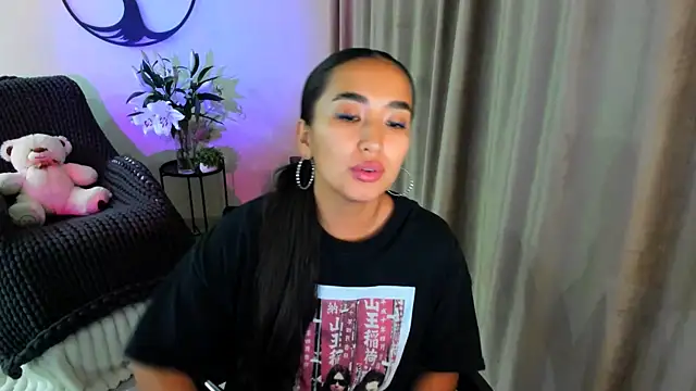 worldofkim online show from October 2025 08:22:02 PM