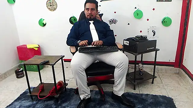 Snapshot of KalethBigDick chatting on May 2026 11:17:01 AM KalethBigDick online show from May 2026 11:17:01 AM