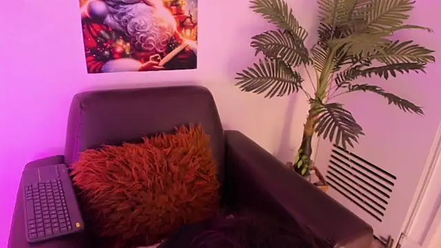 Snapshot of Miia_Thompsonn chatting on December 2024 03:04:02 AM Miia Thompsonn online show from December 2024 03:04:02 AM