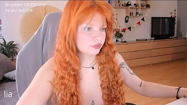 Snapshot of lil_lia chatting on October 2025 08:42:02 AM lil lia online show from October 2025 08:42:02 AM