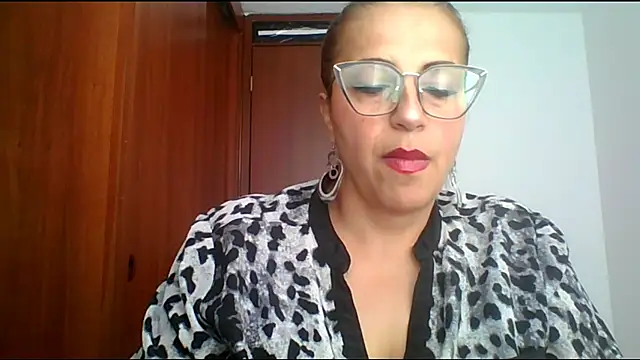 Snapshot of RossanaLionheart chatting on April 2026 12:54:01 PM RossanaLionheart online show from April 2026 12:54:01 PM