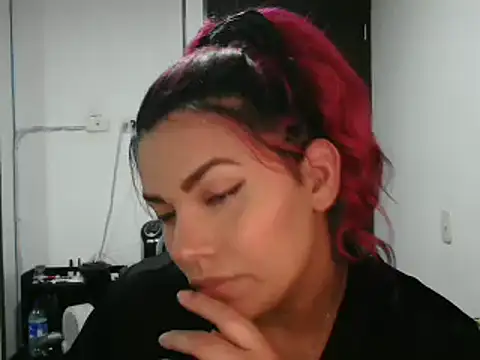 Snapshot of CarolinaRincon chatting on February 2025 10:42:02 PM CarolinaRincon online show from February 2025 10:42:02 PM