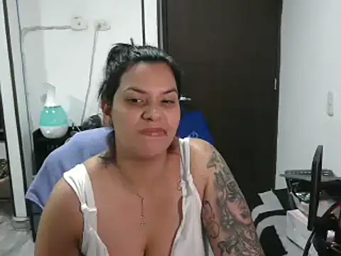 Snapshot of CarolinaRincon chatting on March 2025 09:04:01 PM CarolinaRincon online show from March 2025 09:04:01 PM