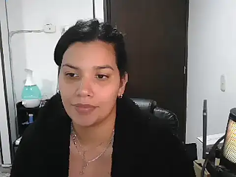 Snapshot of CarolinaRincon chatting on March 2025 02:37:02 AM CarolinaRincon online show from March 2025 02:37:02 AM