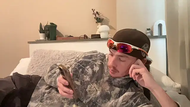 younghungginger online show from December 2024 08:42:01 PM