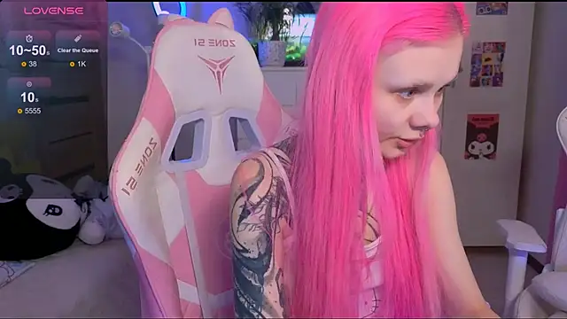 Britney Lynch online show from October 2025 05:30:01 AM