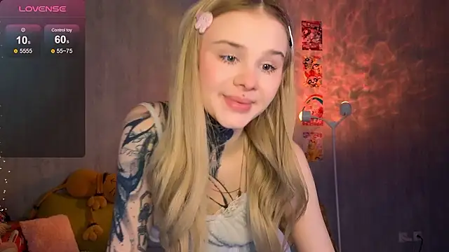 Snapshot of Britney_Lynch chatting on February 2026 07:06:02 PM Britney Lynch online show from February 2026 07:06:02 PM