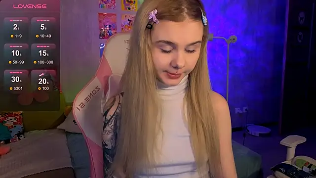 Snapshot of Britney_Lynch chatting on February 2026 08:03:02 PM Britney Lynch online show from February 2026 08:03:02 PM