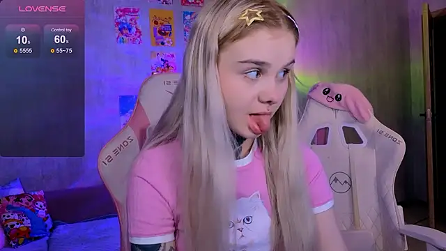 Snapshot of Britney_Lynch chatting on February 2026 10:11:01 PM Britney Lynch online show from February 2026 10:11:01 PM