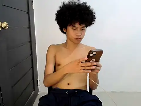 Asiantwink21 online show from April 2026 01:49:02 PM