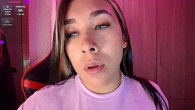 leahtemptation3 online show from April 2026 09:34:01 PM