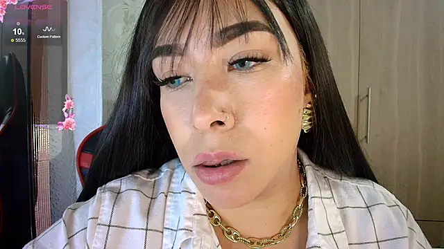 Snapshot of leahtemptation3 chatting on May 2026 11:23:04 PM leahtemptation3 online show from May 2026 11:23:04 PM