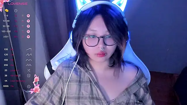 Snapshot of maydaykimmy chatting on February 2026 10:13:02 PM maydaykimmy online show from February 2026 10:13:02 PM