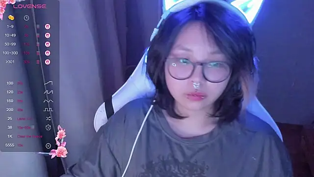 Snapshot of maydaykimmy chatting on February 2026 10:17:01 PM maydaykimmy online show from February 2026 10:17:01 PM