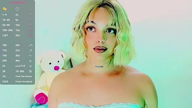 Emmaa Saenz  online show from March 2026 11:19:02 PM