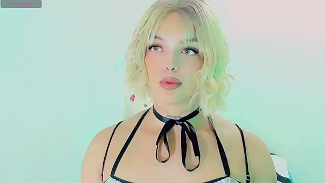 Emmaa Saenz  online show from April 2026 10:25:02 PM