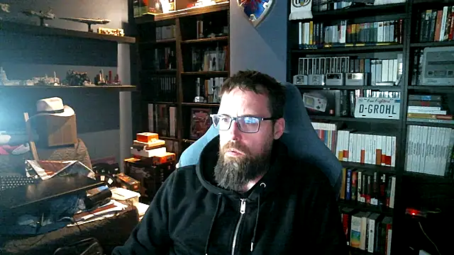 Snapshot of MeSteff chatting on April 2026 07:23:02 PM MeSteff online show from April 2026 07:23:02 PM