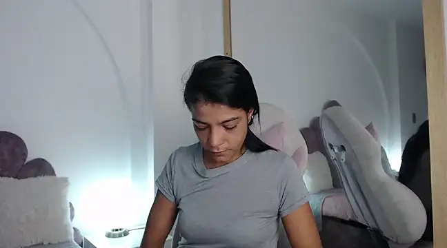 Snapshot of Hellen__4master chatting on February 2025 11:14:02 AM Hellen 4master online show from February 2025 11:14:02 AM