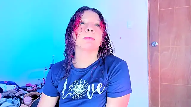 Snapshot of Emily_Coper18 chatting on May 2026 02:11:01 PM Emily Coper18 online show from May 2026 02:11:01 PM