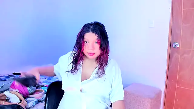 Snapshot of Emily_Coper18 chatting on June 2026 02:15:01 PM Emily Coper18 online show from June 2026 02:15:01 PM