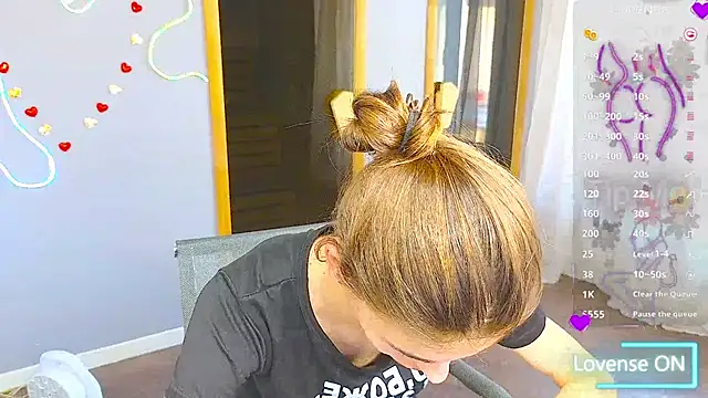 EmmyGreans online show from March 2025 09:40:02 AM