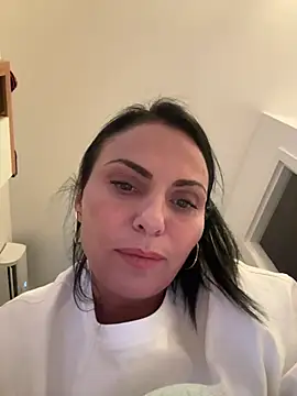 Snapshot of KimKelly13 chatting on April 2026 06:08:02 PM KimKelly13 online show from April 2026 06:08:02 PM